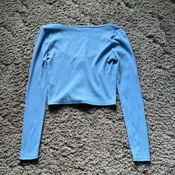 Forever 21 Cropped Button up long sleeve - Picture 2 of 3